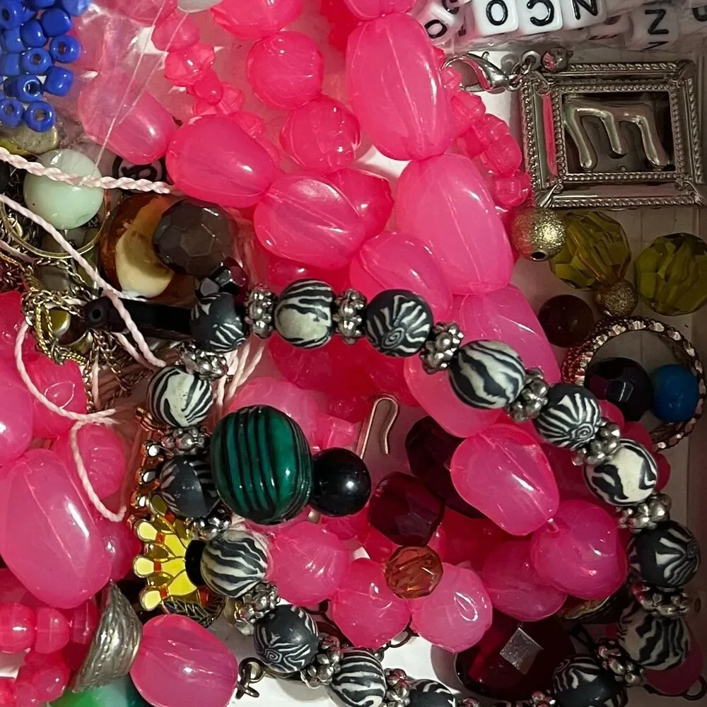 VTG - Now Repurpose Junk Jewelry Lot Beads DIY Harvest Craft Variety Box 1#10oz